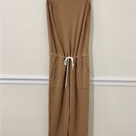 NWT MONROW Supersoft Jumpsuit Mocha Patch Pockets Size Medium - Picture 13 of 16